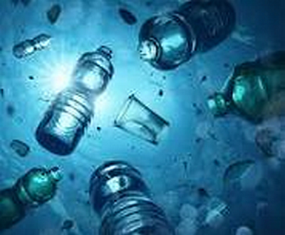 immagine inquinamento plastica in acqua